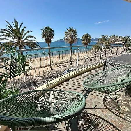 Beautiful 3 Bedroom. Direct Sea View. 401