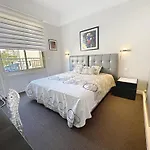 Beautiful 3 Bedroom. Direct Sea View. 401