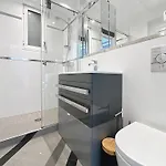 Beautiful 3 Bedroom. Direct Sea View. 401 Daire *