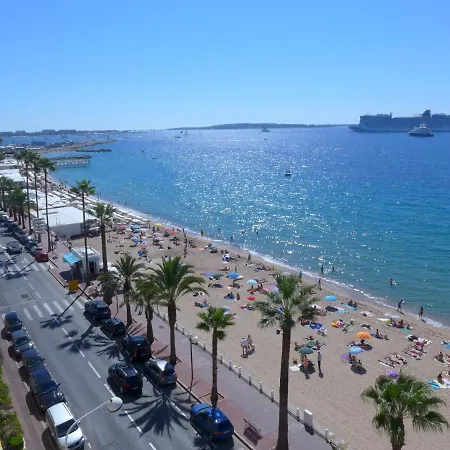 Beautiful 3 Bedroom. Direct Sea View. 401 Apartment