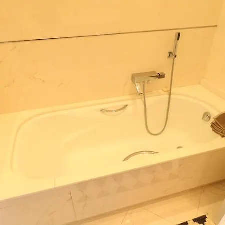 Beautiful 3 Bedroom. Direct Sea View. 401