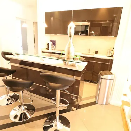 Beautiful 3 Bedroom. Direct Sea View. 401 Apartment