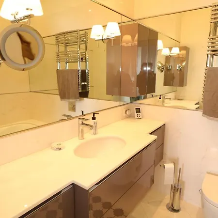 Apartment Beautiful 3 Bedroom. Direct Sea View. 401