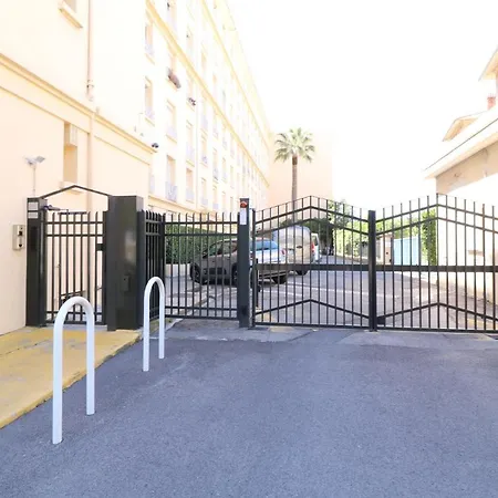 Beautiful 3 Bedroom. Direct Sea View. 401