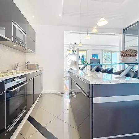 Beautiful 3 Bedroom. Direct Sea View. 401 Daire Cannes