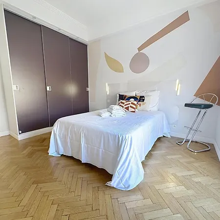 Beautiful 3 Bedroom. Direct Sea View. 401 דירה