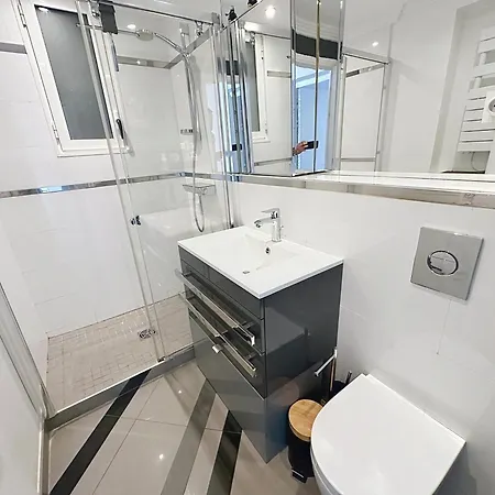 דירה Beautiful 3 Bedroom. Direct Sea View. 401 קאן