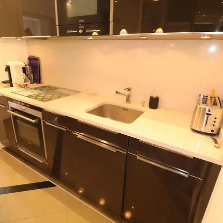 Beautiful 3 Bedroom. Direct Sea View. 401